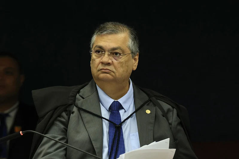 Flávio Dino cobra explicações do governo Ratinho Jr. sobre venda da Celepar