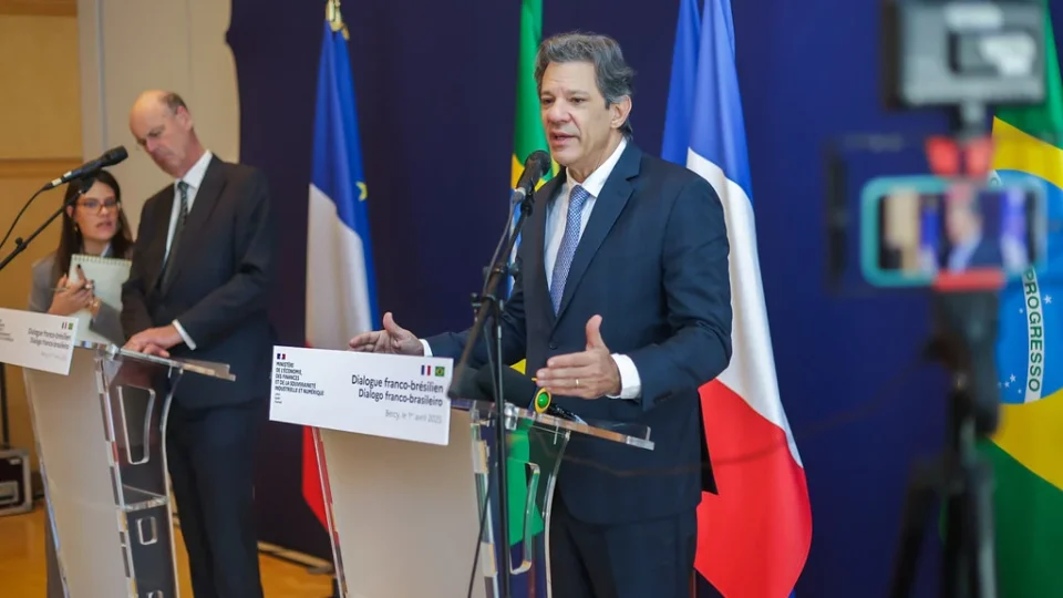 Haddad deve anunciar bloqueio de gastos para cumprir meta fiscal de 2025