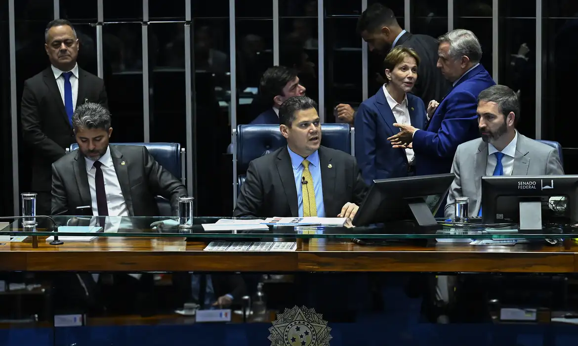 'Tragédia total', diz Carlos Minc sobre PL do licenciamento ambiental aprovado no Senado