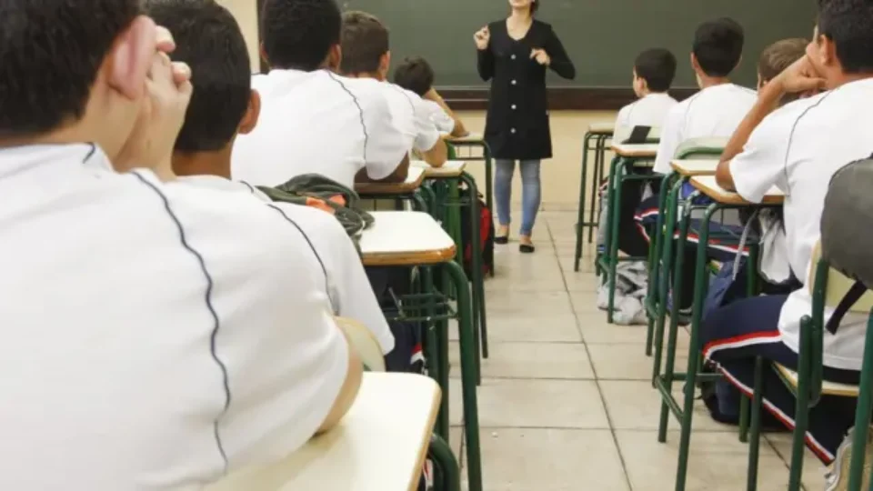 A pedagogia da culpa: quando o sistema acusa seus professores