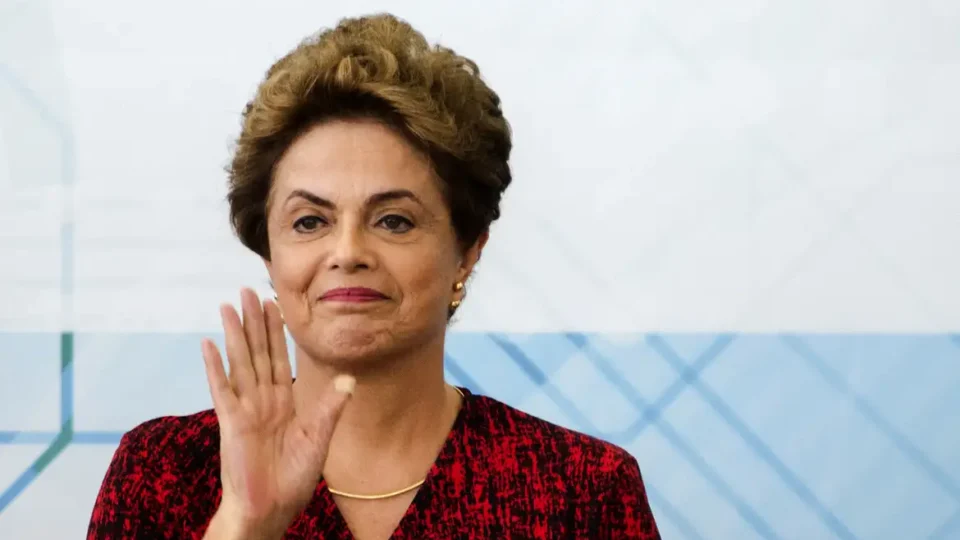 Comissão concede anistia a Dilma Rousseff, que receberá indenização de R$ 100 mil