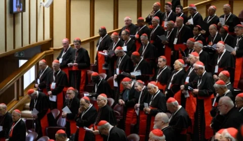 Conclave começa na quarta (7) com bloqueio de sinal de celular no Vaticano