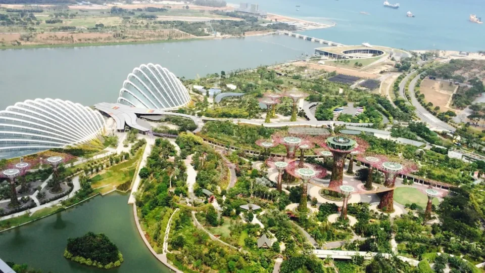 Ranking aponta as cinco cidades mais felizes do mundo em 2025