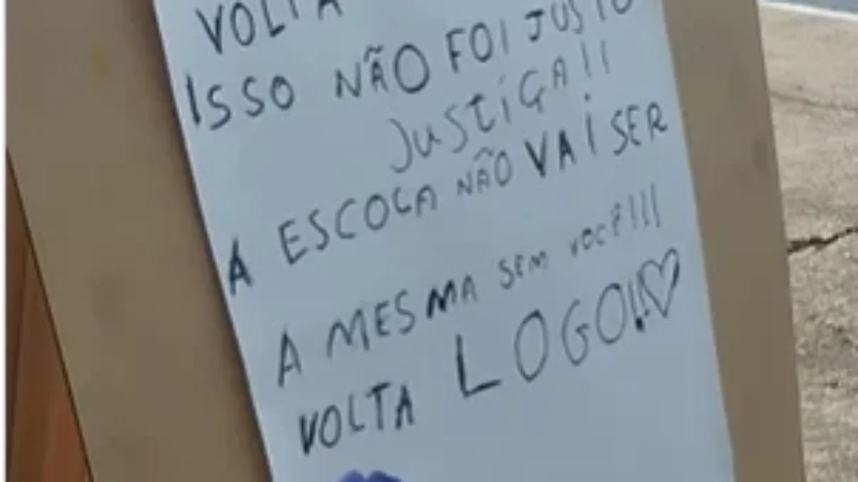 Alunos e pais fazem hoje ato em defesa de diretor de escola afastado por Nunes