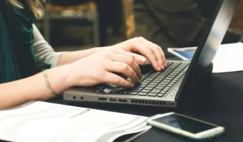 Governo pede ao STF medidas imediatas para cessar desinformação nas redes sociais