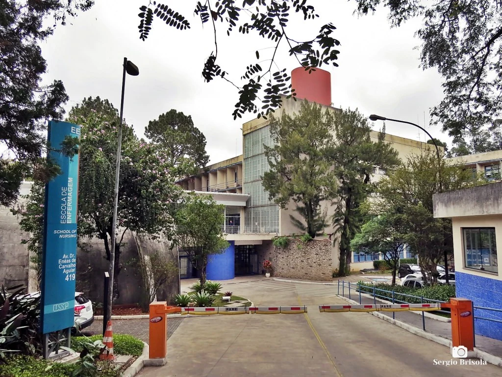 Escola de Enfermagem da USP cancela aula aberta de astrologia após críticas