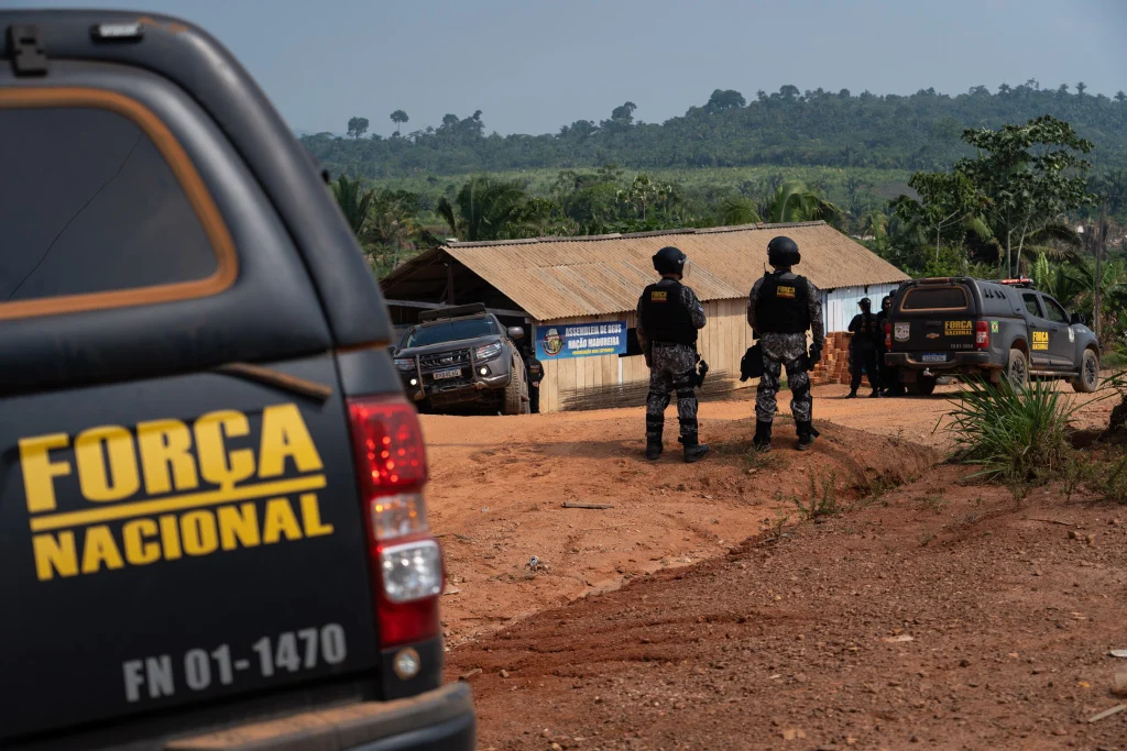 Imagem da operação de desintrusão (retirada de ocupantes irregulares) da TI Apyterewa, realizada em outubro de 2023 (Foto: Fernando Martinho / Repórter Brasil)