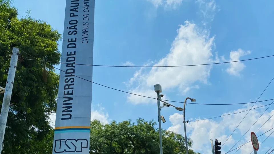 Justiça determina que USP cancele concurso aberto após candidata negra perder vaga