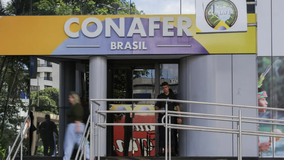 Servidor do INSS denunciou esquema de descontos ilegais durante governo Bolsonaro, diz TV