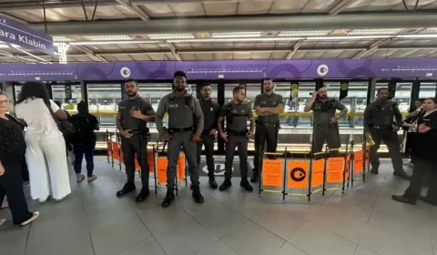 Passageiro morre ao ficar preso entre metrô e porta de plataforma da estação Campo Limpo