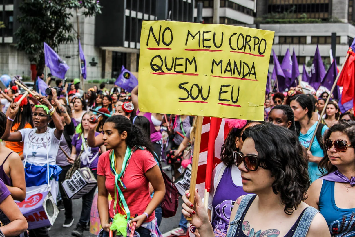 Marcha das Mulheres Mulheres marcham em defesa da autonomia sobre seus corpos e direitos reprodutivos na Marcha das Mulheres em São Paulo. Imagem: reprodução