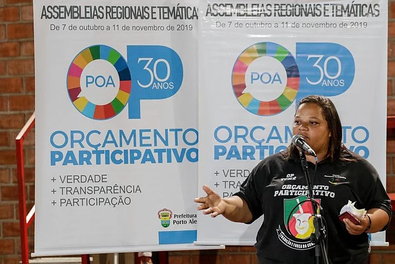 Orçamento Participativo de Porto Alegre O Orçamento Participativo de Porto Alegre permite que a população decida diretamente onde investir parte do orçamento público da cidade. Imagem: Luciano Lanes | PMPA