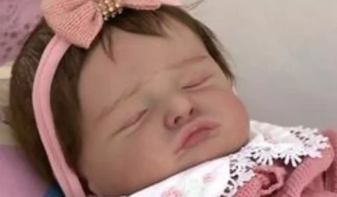 Mulher tenta vacinar boneca bebê reborn em UBS de SC