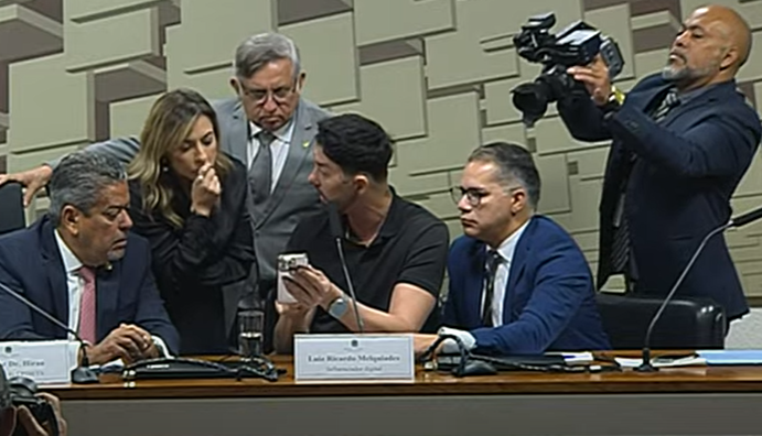 Influencer Rico Melquiades jogou no 'tigrinho' durante a CPI das bets no Senado 