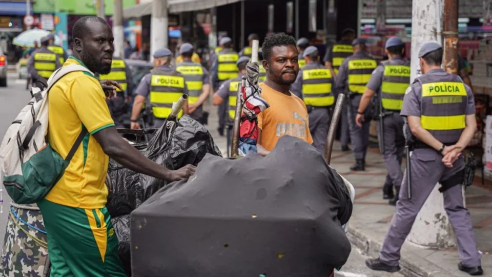 Ambulante é executada após PM matar senegalês no Brás em SP