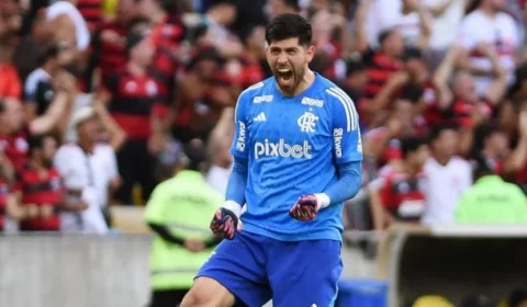 Jogadores do Flamengo sofrem tentativa de assalto; carro de goleiro atingido por tiros
