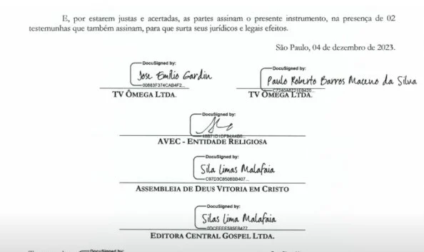 Malafaia assina contrato simultaneamente pela Assembleia de Deus Vitória em Cristo e pela Editora Central Gospel