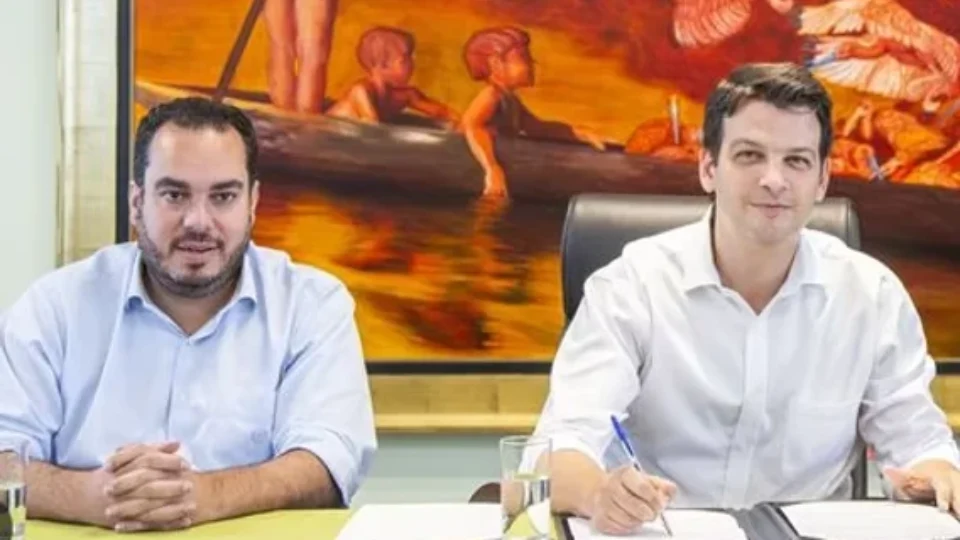 Justiça nega cassação de mandato de Eduardo Pimentel e vice em Curitiba