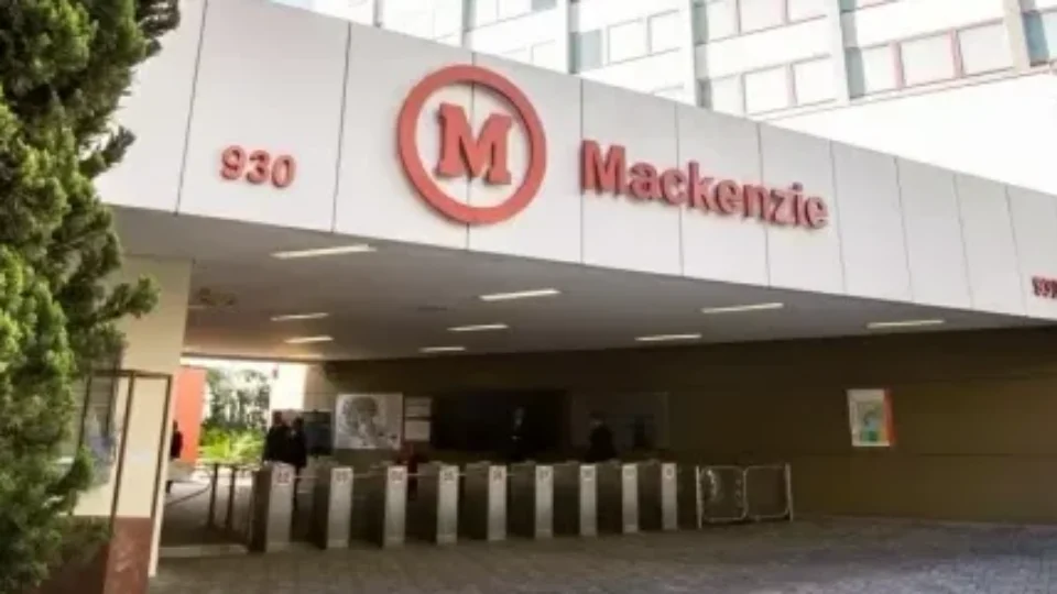 Aluna é socorrida em colégio de SP, e família diz que ela tentou suicídio após sofrer racismo e bullying