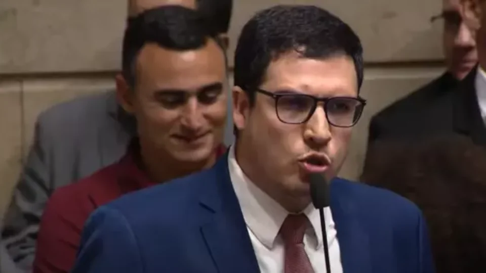 Projeto de cartazes antiaborto aprovado na Câmara do Rio é ‘pânico moral’