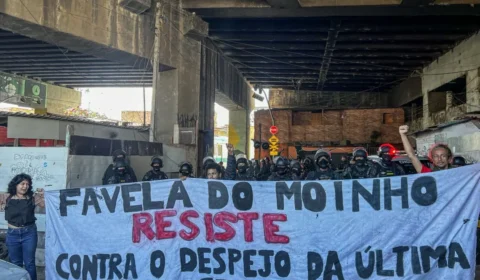 Apesar de notificação da União, governo de SP aumenta efetivo policial e demolições no Moinho