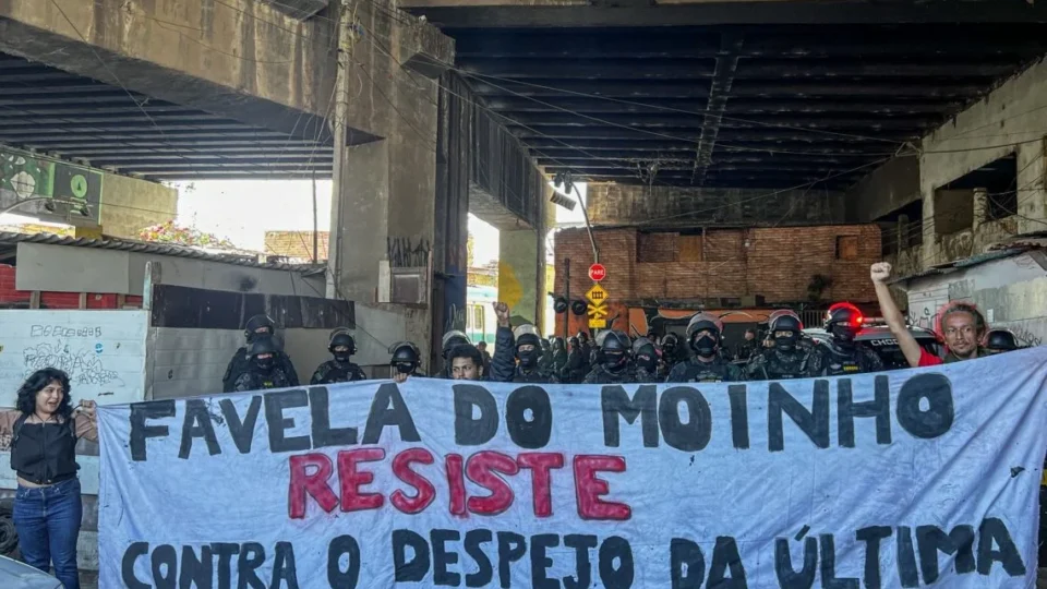 Apesar de notificação da União, governo de SP aumenta efetivo policial e demolições no Moinho