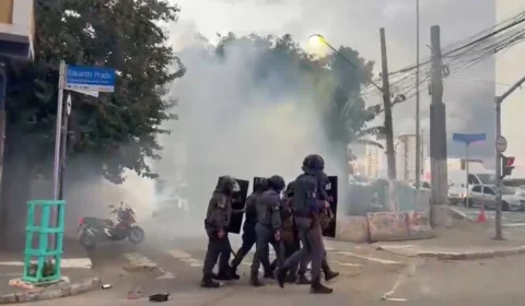 Moradores da favela do Moinho protestam contra demolições e são atacados pela PM