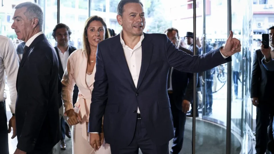Eleições em Portugal: pesquisa de boca de urna aponta vitória da direita