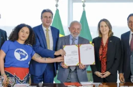 Ensino a distância no Brasil é falsa democratização, defende professor da USP