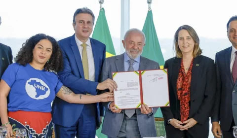 Ensino a distância no Brasil é falsa democratização, defende professor da USP