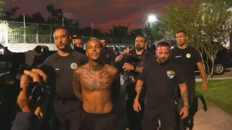 Cantor MC Poze do Rodo é preso por suspeita de envolvimento com o Comando Vermelho