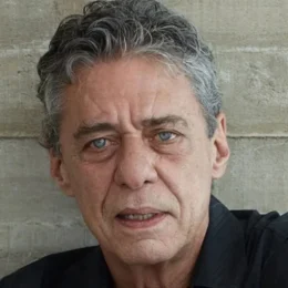 Chico Buarque aciona polícia após comentário com ameaça de morte