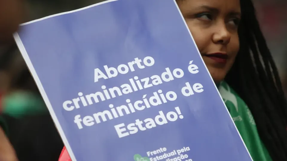 Meninas mães passam de 14 mil e só 1,1% tiveram acesso a aborto legal