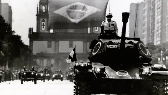 Golpe Militar de 64 O Golpe Militar de 64 teve duração de 21 anos e centenas de mortos, desaparecidos e torturados. Imagem: Arquivo Nacional