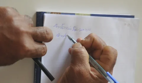 Analfabetismo de pessoas com deficiência é quatro vezes maior no país