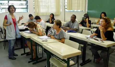 Com maioria de professores temporários, Tarcísio faz novo concurso para profissionais sem vínculo