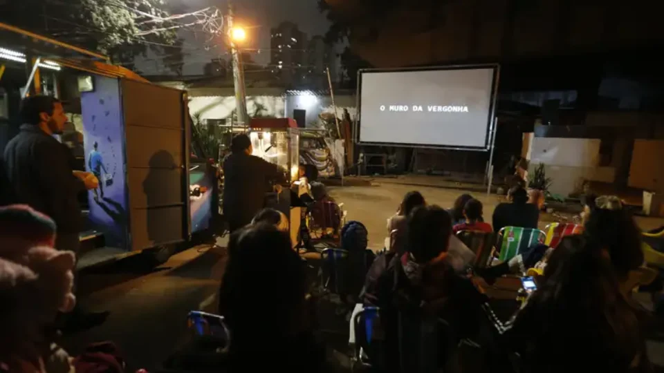 Pressão imobiliária e a violência: como é viver na última favela do centro de SP