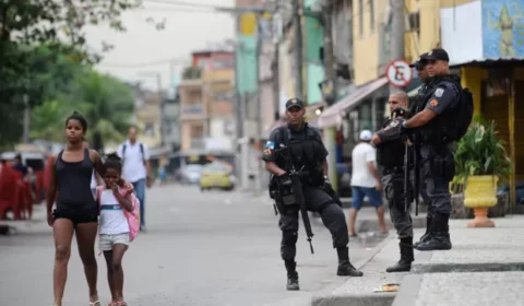 Metade dos alunos da educação básica do RJ sofre impactos da violência, aponta estudo