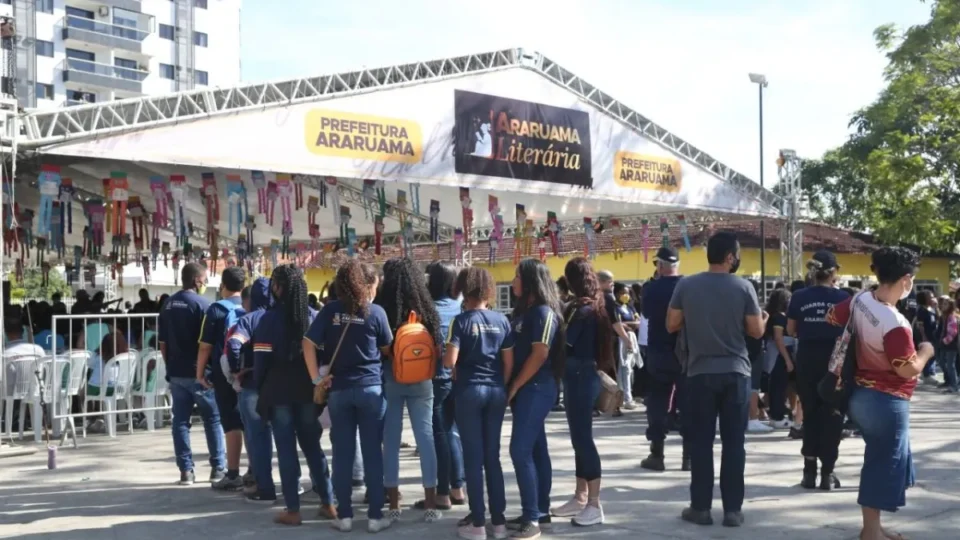 Feira Literária de Araruama reúne nomes como Conceição Evaristo, Leandro Karnal e MV Bill