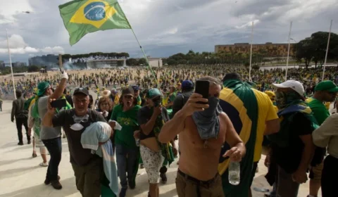 Associação anuncia fim de ajuda financeira a presos pelo 8 de Janeiro: ‘Calúnias’