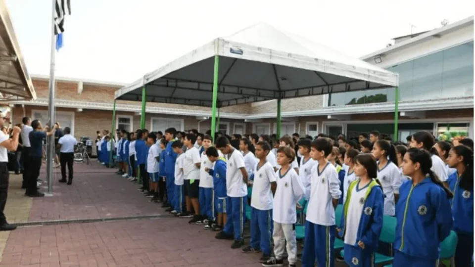Alvo de ataques, professor pede demissão após aula sobre mitologia em escola cívico-militar de SP