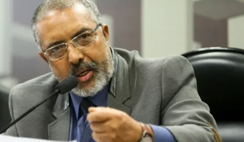Derrubar a CLT seria ‘crime de lesa-pátria’, afirma senador Paulo Paim