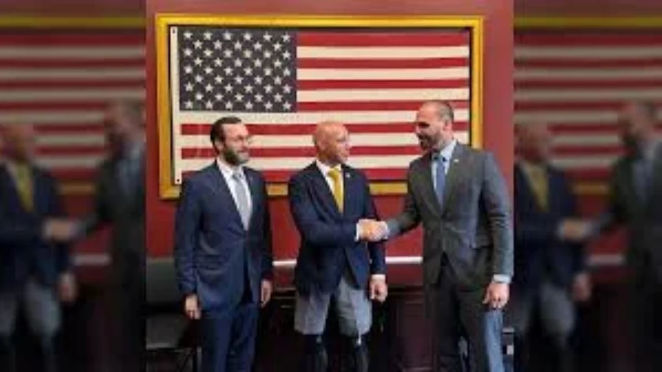Eduardo Bolsonaro e influenciadores de direita articulam punição contra STF nos EUA