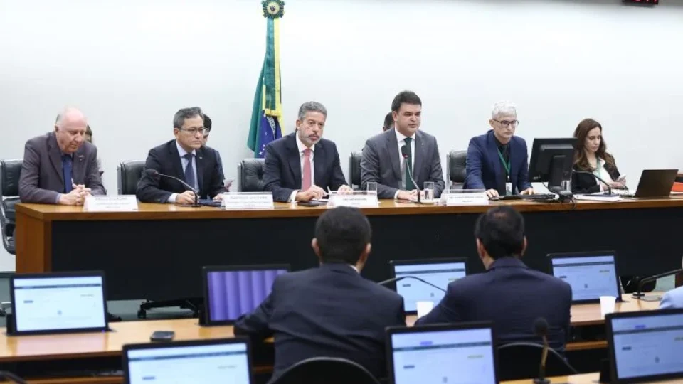 Receita Federal garante compensações, mas municípios temem perdas com reforma do IR