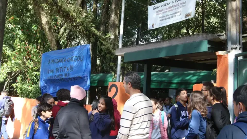 Escola premiada pela Unesco teme retrocesso após afastamento de diretor em SP