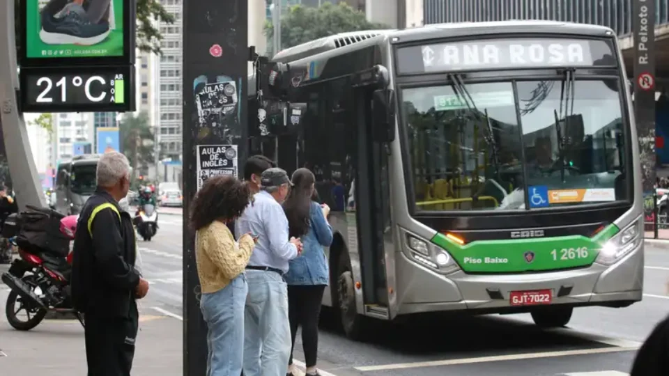 Previsão do tempo: frente fria traz temporais e ventania a 11 estados do país