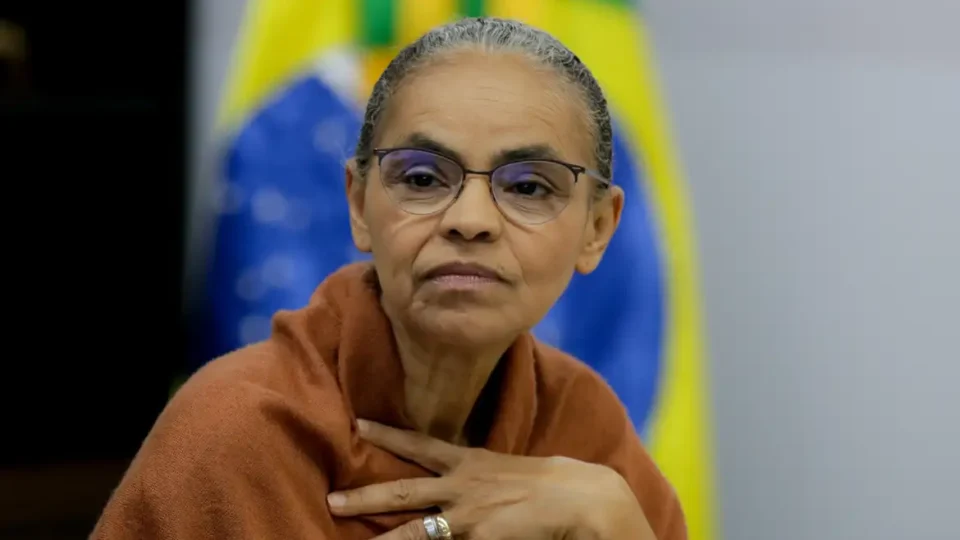 Marina diz que recebeu convites de diversos partidos e que candidatura ao Senado segue em aberto