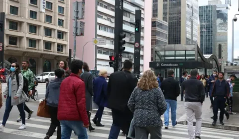 Previsão do tempo: Frente fria avança lentamente e céu encoberto predomina