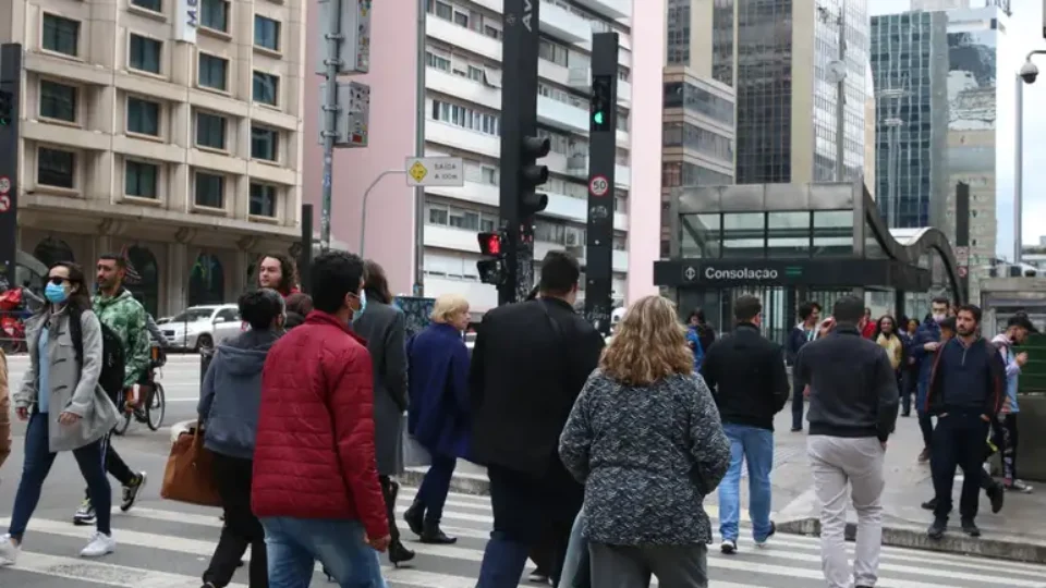 Previsão do tempo: Frente fria avança lentamente e céu encoberto predomina