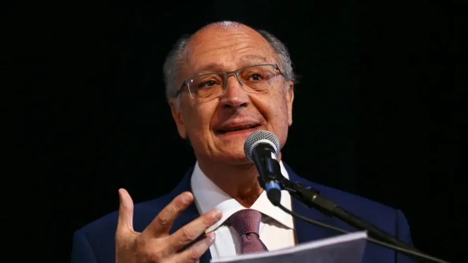 Geraldo Alckmin passa mal, é internado e realiza exames em Brasília